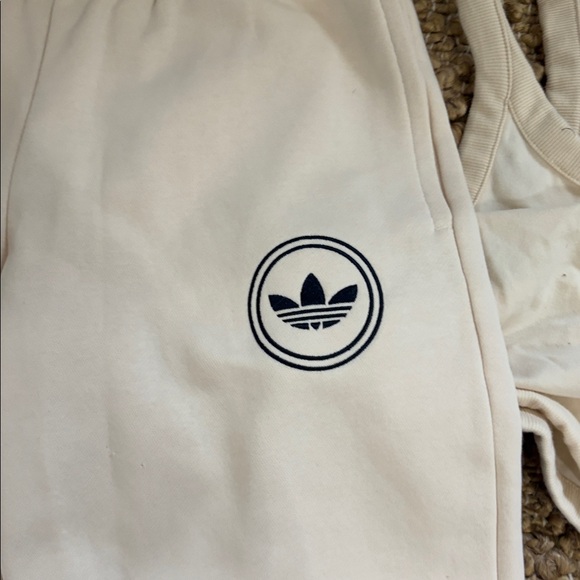 Crème and white outfit . Super cute on . - Picture 2 of 3